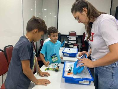 Sebrae Minas leva oficinas de robtica para a FETEC, em Paraso