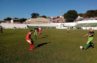 EM GUAXUP: Comeou o 11 Campeonato Quarento de Futebol de Campo