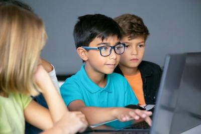 Com aulas de programao e robtica, escola quer despertar o interesse de jovens pela tecnologia 