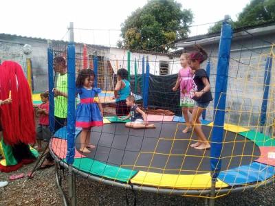 Alegria em mais uma festa para as crianas do Jardim Planalto