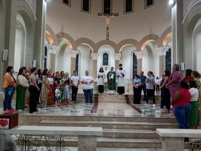 Professores so homenageados na Catedral de Guaxup pelo dia dedicado a eles