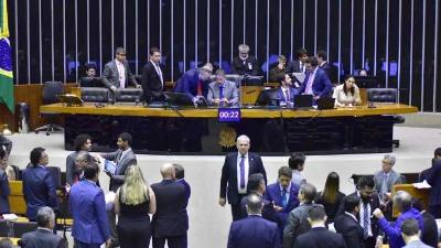 Cmara aprova projeto de lei de taxao para super ricos