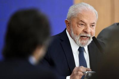 Lula sanciona, com veto, lei que tributa offshores e super ricos
