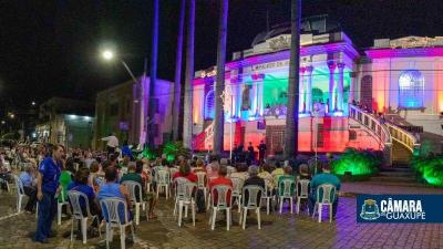 NATAL DE LUZ: Sede da Cmara de Guaxup recebe 