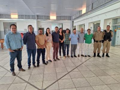 Deputado Arantes e superintendente regional de Ensino visitam escolas estaduais em Guaxup