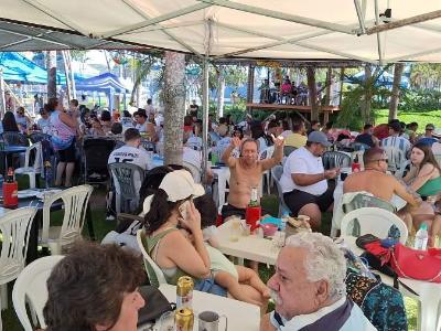 CARNAVAL: Associados aproveitam as belezas naturais e a estrutura do GCC para curtirem show ao vivo