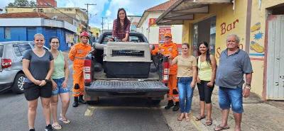 Bombeiros resgatam animal ferido aps bravura de voluntrias na rea central de Guaxup