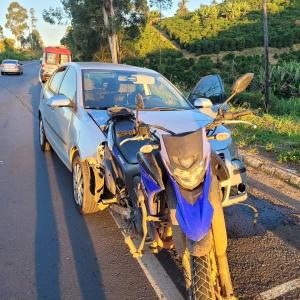 Coliso entre motocicleta e automvel na rodovia de Guaxup