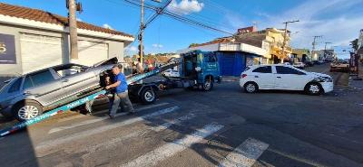 Mais uma coliso entre veculos refora a necessidade de semforos em cruzamento de Guaxup