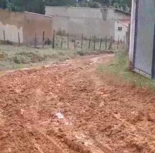 Pssimas condies de estradas rurais impedem moradores do Bairro Mata de sarem de casa em Guaxup