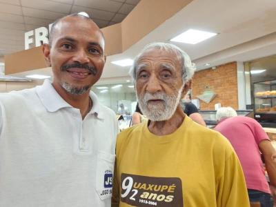De Itana para Guaxup, Pdua comemora 37 anos como cliente do So Joo Supermercados