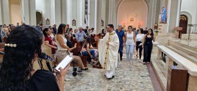 Padre Luiz Fernando comemora seu 28 aniversrio e o primeiro ano de vida sacerdotal