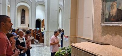 Devotos participam de missa por Dom Incio, protetor espiritual de Guaxup, e Santa Catarina, de Sena