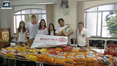 Rotaract arrecada alimentos em supermercados da cidade