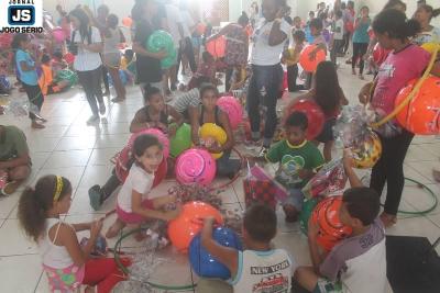 Alunos da Casa da Criana ganham festa de Natal pelo 6 ano seguido