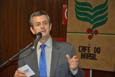 Deputado Arantes denuncia presses para o Brasil importar caf
