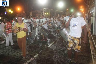 Vagalumes trazem Massa Fina e sua turma com samba no p