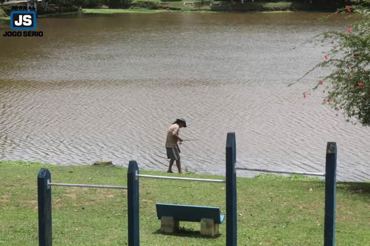 VERO  AQUI!!! Associados aproveitam as vrias opes do Guaxup Country Club para se refrescar