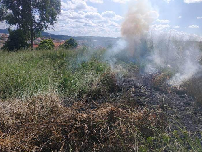 Defesa Civil controla incndio florestal em Guaransia