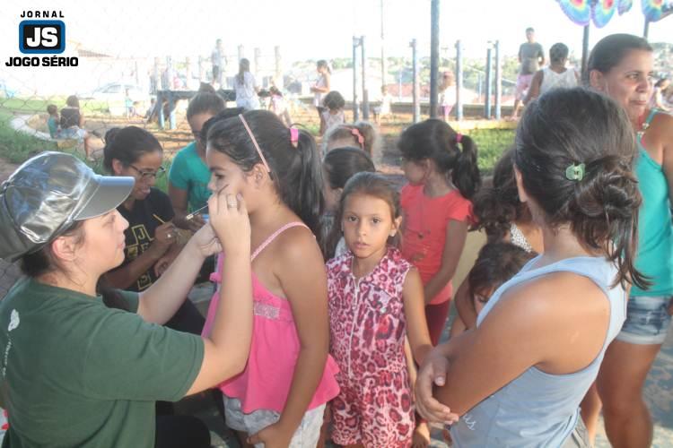 NO EXRCITO DO BEM: Igreja Quadrangular promove festa para crianas e culto