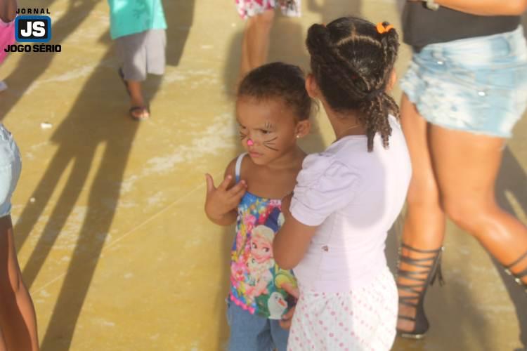 NO EXRCITO DO BEM: Igreja Quadrangular promove festa para crianas e culto