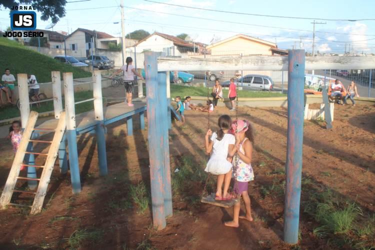 NO EXRCITO DO BEM: Igreja Quadrangular promove festa para crianas e culto