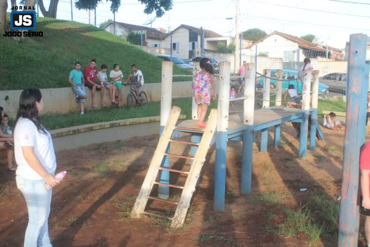 NO EXRCITO DO BEM: Igreja Quadrangular promove festa para crianas e culto