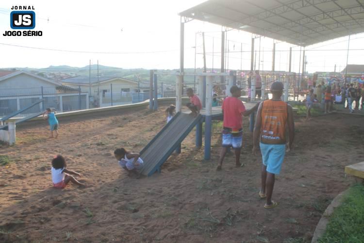 NO EXRCITO DO BEM: Igreja Quadrangular promove festa para crianas e culto