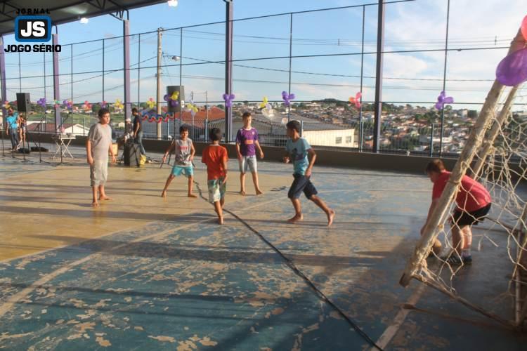 NO EXRCITO DO BEM: Igreja Quadrangular promove festa para crianas e culto