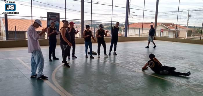 Exrcito do Bem promove a festa do esporte e da cultura em dia de anncio de melhorias  Escola Dr. Carlos