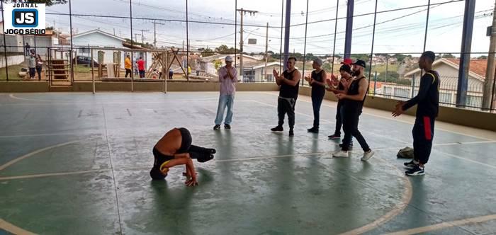 Exrcito do Bem promove a festa do esporte e da cultura em dia de anncio de melhorias  Escola Dr. Carlos