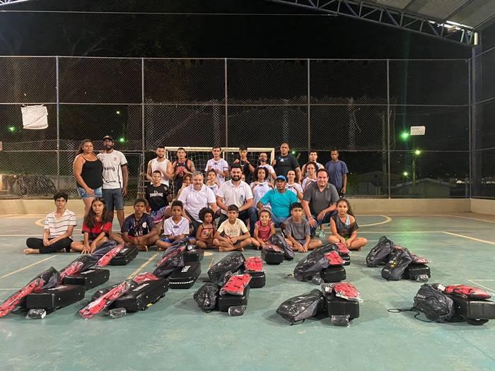 Alunos do muay thai do Exrcito do Bem agora lutaro com kits oficiais