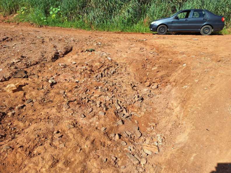 Comunidade pede manuteno em estrada vicinal e Prefeitura promete reparo para essa semana