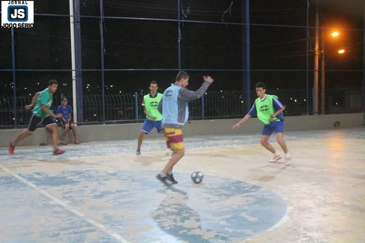 Aulas de futsal do Exrcito do Bem visam formar homens de honra, antes de grandes atletas