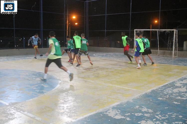 Aulas de futsal do Exrcito do Bem visam formar homens de honra, antes de grandes atletas