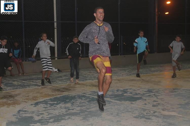 Aulas de futsal do Exrcito do Bem visam formar homens de honra, antes de grandes atletas