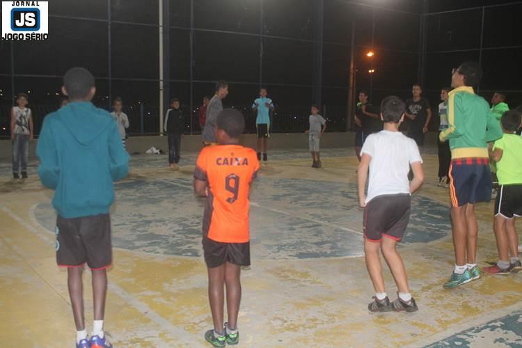 Aulas de futsal do Exrcito do Bem visam formar homens de honra, antes de grandes atletas