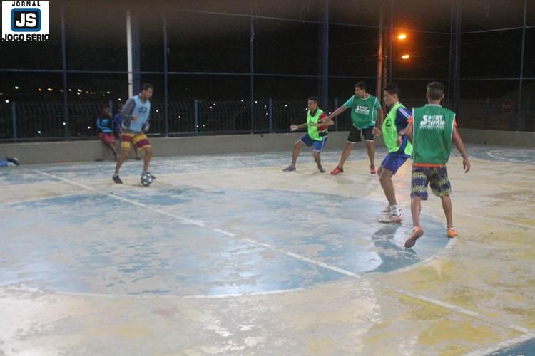 Aulas de futsal do Exrcito do Bem visam formar homens de honra, antes de grandes atletas