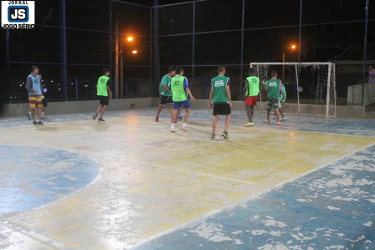 Aulas de futsal do Exrcito do Bem visam formar homens de honra, antes de grandes atletas