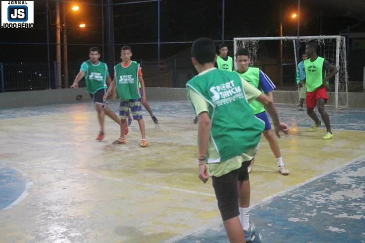 Aulas de futsal do Exrcito do Bem visam formar homens de honra, antes de grandes atletas