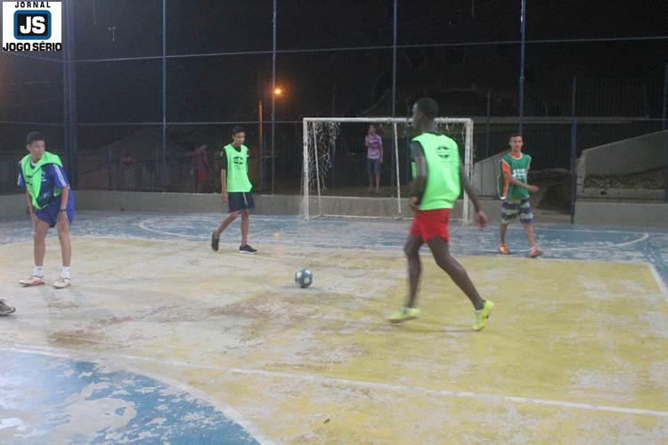 Aulas de futsal do Exrcito do Bem visam formar homens de honra, antes de grandes atletas