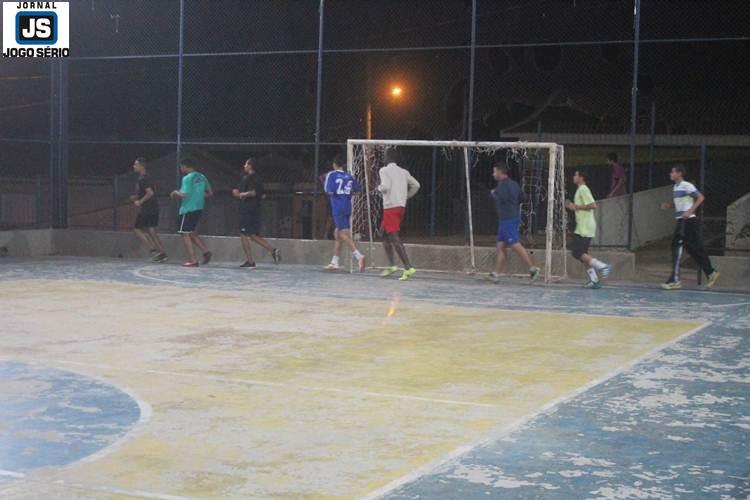 Aulas de futsal do Exrcito do Bem visam formar homens de honra, antes de grandes atletas