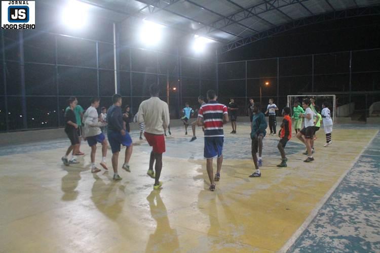 Aulas de futsal do Exrcito do Bem visam formar homens de honra, antes de grandes atletas