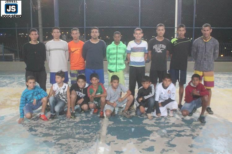 Aulas de futsal do Exrcito do Bem visam formar homens de honra, antes de grandes atletas