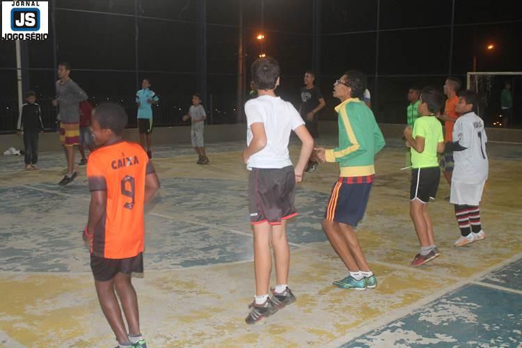 Aulas de futsal do Exrcito do Bem visam formar homens de honra, antes de grandes atletas