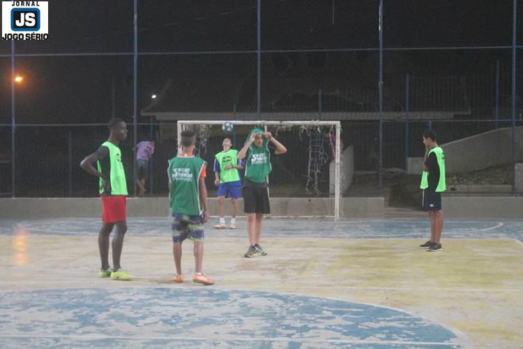 Aulas de futsal do Exrcito do Bem visam formar homens de honra, antes de grandes atletas