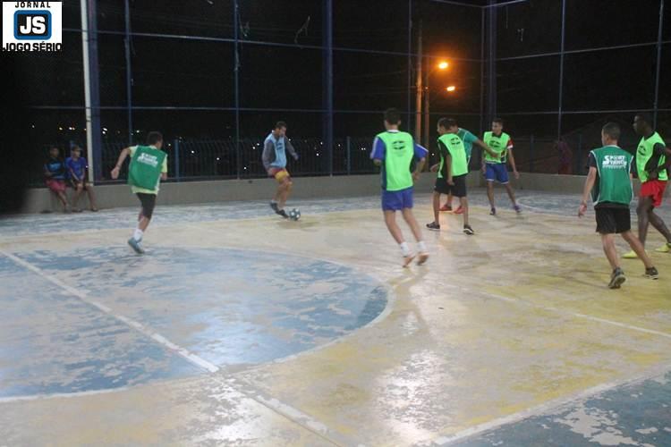 Aulas de futsal do Exrcito do Bem visam formar homens de honra, antes de grandes atletas