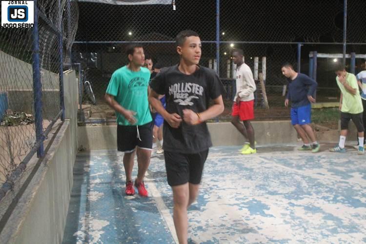 Aulas de futsal do Exrcito do Bem visam formar homens de honra, antes de grandes atletas