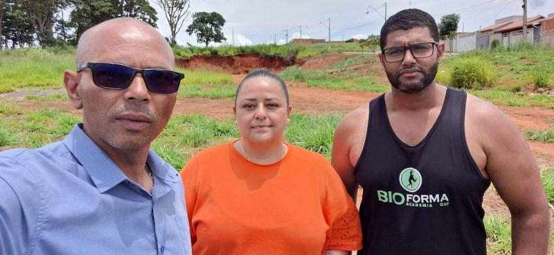 Demandados pela comunidade, vereadores elecam as car�ncias do Residencial Fazenda Planalto