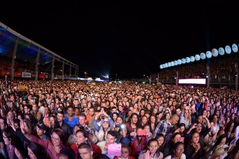 O sertanejo prevaleceu na segunda noite da Expoagro Guaxup